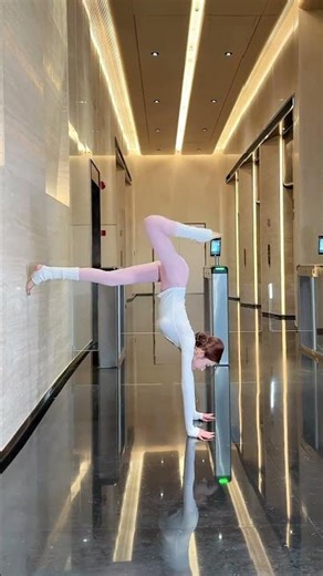 Xiao Xiao's惊人的劈叉技能