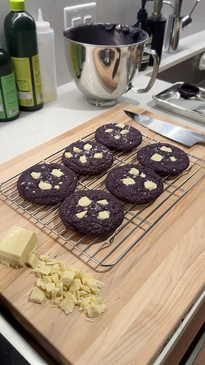 Ube Cookies 🍪💜 with white chocolate chips. Also im so jet lagged 💀 i woke up at 3PM today | Newt