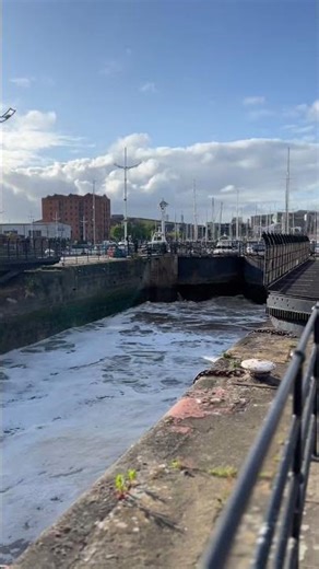 Shutter opening in Hull