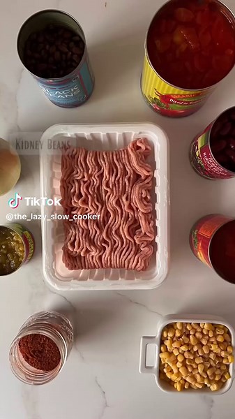 Recipe ➡️ https://thelazyslowcooker.com/slow-cooker-ground-chicken-chili/ Slow Cooker Ground Chicken Chili. And easy and amazing dinner recipe.