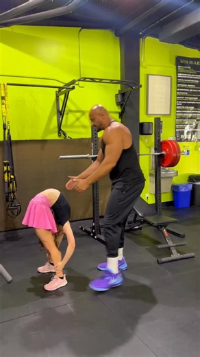 𝐌𝐀𝐃𝐀 on Instagram: "Name this workout 💪🏽🤣 #gymhumor #contortionist"