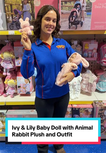 Double the cuddles with the Ivy & Lily Baby Doll and Rabbit Plush Set! Dressed in a super-soft pink rabbit onesie with long floppy ears, this adorable baby doll comes with a matching pink rabbit plush for even more nurturing fun. Perfect for imaginative role play, little ones can care for both their baby doll and cuddly companion while creating sweet everyday adventures together. ONLY £14.99/€19.99 Don’t forget, FREE Delivery on orders over £20/€25 at Smyths Toys! *T&Cs apply. Product code: 2595