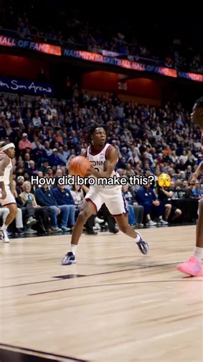 Pump fake of doom😳 @uconnmbb | MADE Hoops