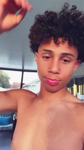 Gabriel Liz (@gabe_liz)’s videos with oui - songmashupsss