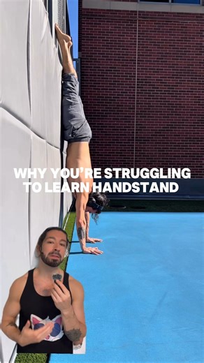 Handstand & Flexibility Coach + Yoga Teacher on Instagram: "If the foundation & set up isn’t right that’s the equivalent of building on quick sand. If anyone has told you to learn back to the wall instead of chest to wall like this as a primary way of learning handstand. Immediately stop taking advice from said person. It promotes an incredible amount of problems to learn hollowbody, alignment, & eventually balance. We learn the importance of chest to wall then we introduce back to the wall once