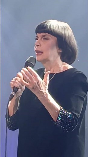 MIREILLE MATHIEU nous fait chanter 1000 colombes 60 ans d'amour Montpellier 23 novembre 2025