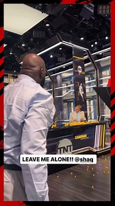 189K views · 1.4K reactions | Poor Charles can't take the Shaq attack! 藍藍 #shaq #nba #shaquilleoneal #lakers #basketball #GOAT #nbaontnt #charlesbarkley | Basketball Retro | Facebook