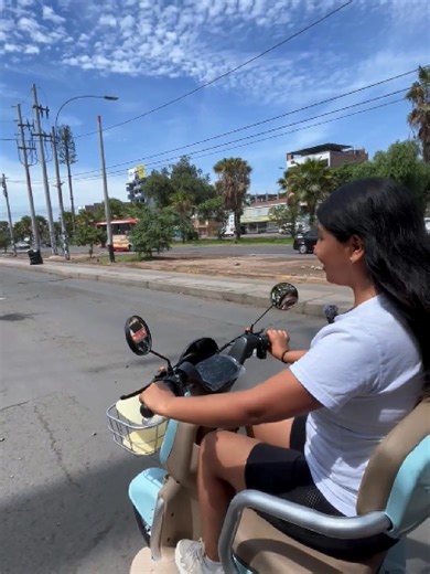 ✨ CONSEJOS DE MANEJO con la Trimoto Ecotrike ✨ Te mostramos lo fácil y cómodo que es conducirla mientras descubres por qué es la aliada perfecta para tu día a día 💼⚡ 🔋 Motor 1000W 🔌 Batería 60V 20Ah 🛣️ Autonomía 45–50 km por carga 🚀 Hasta 35 km/h 👥 Asiento para todos canastilla 💪 Capacidad 200 kg 💰 Desde S/ 2,950 Conduce con estabilidad, ahorra en cada recorrido y muévete con estilo 🌱 📍 Luna Importaciones - Lima #LunaImportaciones #Recomendado #TikTokPerú #paratiiiiiiiiiiiiiiiiiiiiiiii