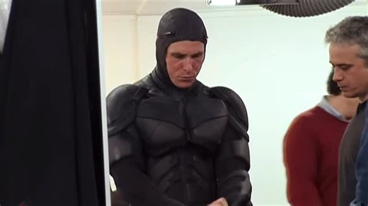 Shiv Panikker on Instagram: "The Dark Knight | Behind-The-Scenes While Blade and X-Men gave the genre a shot in the arm, their quality during this era was still in question. For every Spider-Man by Sam Raimi, there was an Ang Lee’s Hulk or Fantastic Four. In a 2006 interview with Dark Horizons, Ledger was blunt in his assessment of the genre. ‘I actually dislike comic book movies, they just bore me s***less and they’re just dumb. But I thought what Chris Nolan did with Batman was actually really