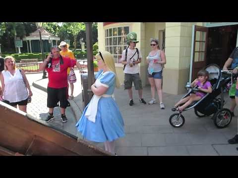 Meeting Alice (Alice in Wonderland) Epcot