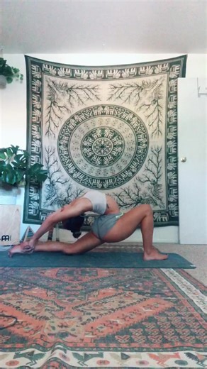 Contortion flowing how yuh duinn #contortion #bendy #flexibleaf | TikTok