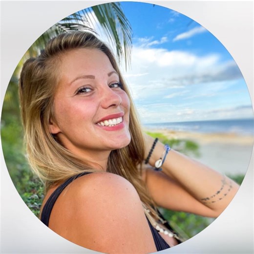 Save for and share for your next trip! 😍 The perfect medieval old town does actually exist!! 📍 Perouges Cobblestone streets and incredibly well preserved buildings with a medieval charme! Even though this place gets pretty busy during weekends and holidays, it was one of my favourite places in France! Highly recommend visiting! Have you heard of Perouges before? Follow @isabella.aroundtheworld for more travel inspiration & fairytale towns! ✨ #perouges #medieval #medievaltown #france | Isabella