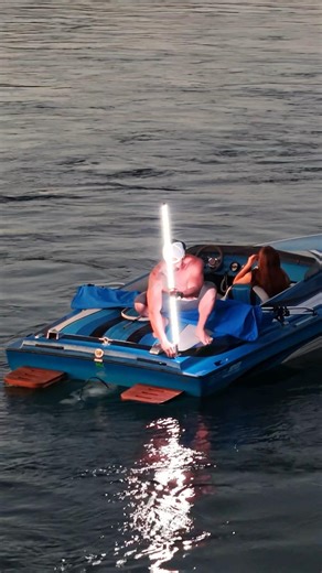 Mwhips All-In-One LED Stern Light & Boat Whip | U.S. PAT 11,293,620 | U.S. PAT 11,585,511