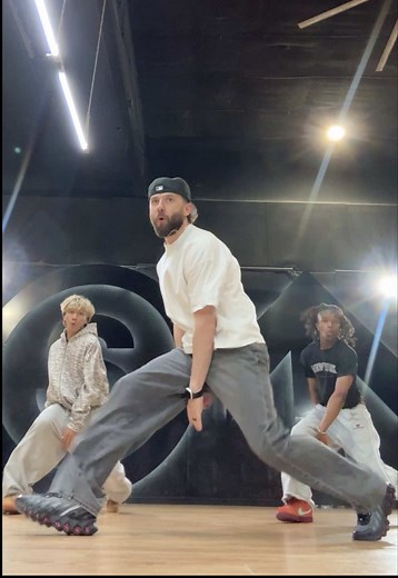 Head-to-Toe Mannequin Dance by Brotherhood in Vancouver