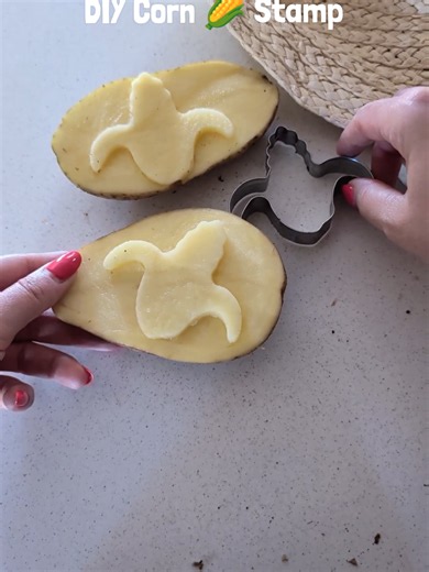 DIY Corn 🌽 Potato stamp #corn #potatos #diyguru #stamps #harvest | Corn Kernel