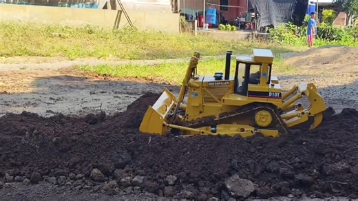 Exploring the Cat D10T Bulldozer in Construction