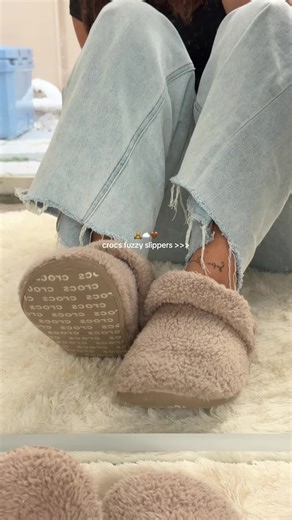 about to grab pink for spring 🌷☁️ #crocs #slippers #houseslippers #tiktokshopcreatorpicks #fyp