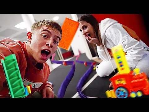 JE CROIS QU'ON A BATTU LE RECORD DU PARCOURS DE DOMINO LE PLUS GRAND ! (c'était galère)