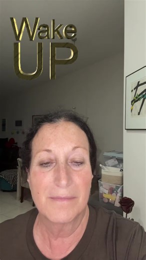 @e.l.f. Cosmetics #SkinCare #Moisturizer #bundles #tiktokshopblackfriday #fyp wake the elf up. It’s a great four piece gift set for the holiday season grab this as a stocking stuffer and for all the ladies in your life why the elf not ?