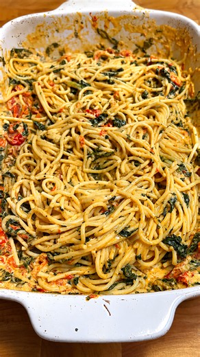 Baked spinach pasta ASMR with sizzling garlic sounds