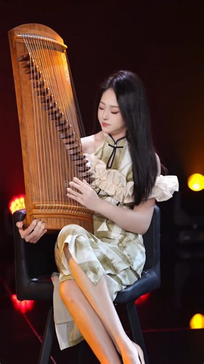 11K views · 777 reactions | 这是中国传统乐器——古筝，This is a traditional Chinese musical instrument -- Guzheng（古筝）#古筝 #中国传统乐器 | Love.Chinese.music | Facebook