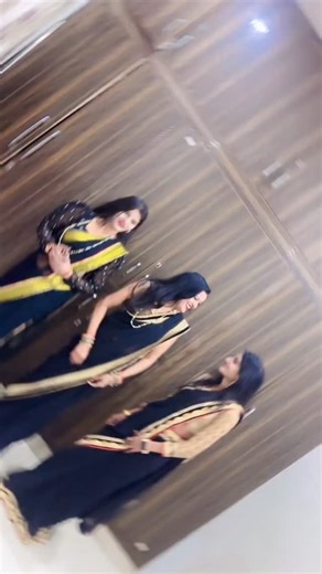 Shobha🌸 on Instagram: "Kiska dance aaacha laga Apko 🙈 #viral #instagram #reels #trending #song"