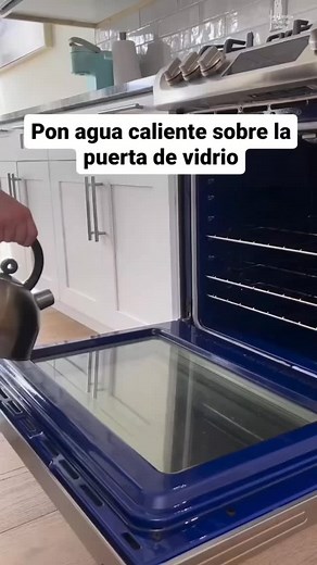 1.1M views · 8.7K reactions | Truco de limpieza ¡El papel de aluminio elimina la grasa adherida y una microfibra húmeda absorbe toda la suciedad! Video original de @sandtproducts #salud #remedios #remedioscaseros #remediosnaturales #saludable | Tu mundo de ideas | Facebook