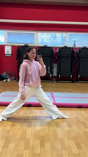 Řekla bych ze zachvilku to tam bude protoze mam tu nejlepší učitelku😻❤️‍🩹🫶🏽🥹 @Elinka🩷ྀིྀི #MILUJUTE #provaz #fyppppppppppppッ💞❤️ #gymnastika❤