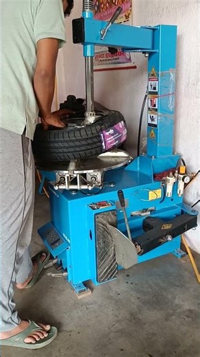 Tyre Changer Machine #automobile #mechanic #tyre #tyrechanger #tyrechange #tyrefitting #tyres #viral