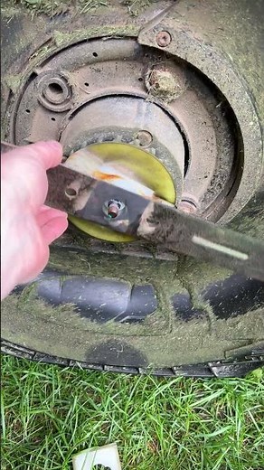 How to remove & sharpen battery lawnmower blade quick & easy - Pt 1 #ryobi #batterylife #diy #howto