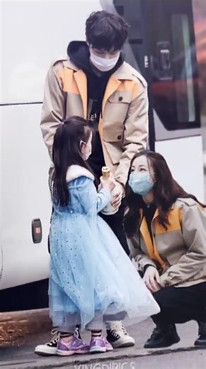 finally they make a project together again#womenshaolinsoccer #gofighting #dilraba #zhangyixing#exo