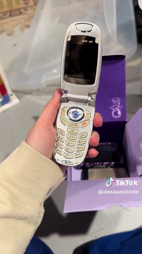 Finding My Old 90s Flip Phones ☎️