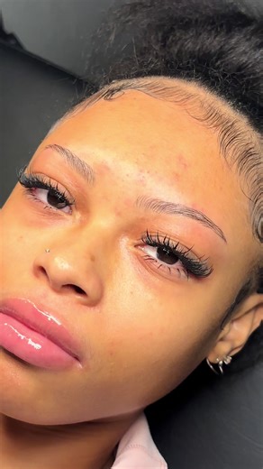 Brow wax & freestyle lashes 👯‍♀️ January books available 🤍 Book your brow service now