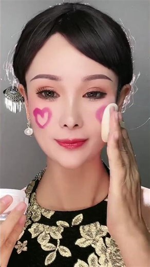 Powder Tips Waterproof and smudge-proof setting powder that won’t come off easily throughout the