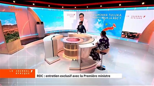 #RDC | Mais, qui lui a encore donné le micro en public ? Moi qui pensais qu'après le fiasco médiatique sur le changement de la constitution, personne ne lui laissera encore le micro en public. Cependant, le niveau de la légèreté dans la gestion de l'affaire publique et au sommet de notre Etat est déconcertant et a atteint son paroxysme, la ligne rouge a été franchie, c'est le point de non retour. Comment la Première Ministre, Cheffe du Gouvernement ne peut pas connaître les pays de provenance de