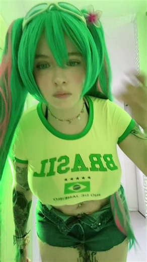 Explorando o Mundo de Miku Nakano e Hana Senpai