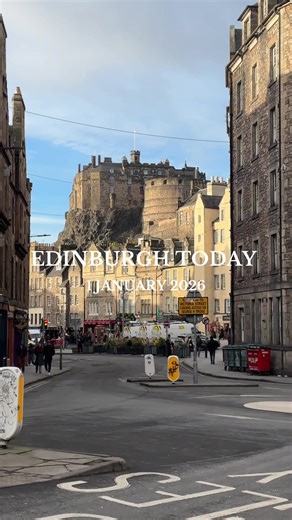 Hello 2026! After a magical Hogmanay in the capital we were lucky enough to wake up to a gorgeous day here in Edinburgh. So… who’s coming to visit the city this year ?! 🏴󠁧󠁢󠁳󠁣󠁴󠁿 🏰 #edinburgh #newyear #fyp #scotland #citybreak