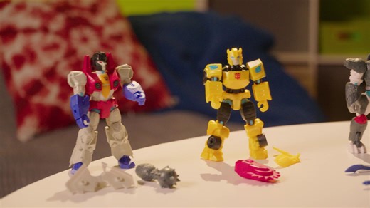 MIXMASHERS! Made to mash! Kids call the shots with Transformers toys they can pull apart, mix up, and mash together in wacky, customized ways. With millions of creative ways to mix the interchangeable parts, these Transformers robot toys for kids encourage hours of imaginative play creating unique figures. Both the Basic Figures and Deluxe Figures are interchangeable with each other and other MixMashers. *each sold separately. #Transformers #MixMashers #HASBRO #ActionFigures #ToyCollectors #Robo