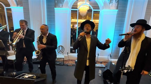 Yossi Shtendig on the keys & Avrhom Mordchi Schwartz & Mnachem Moskowitz @ David menasha Bigelste