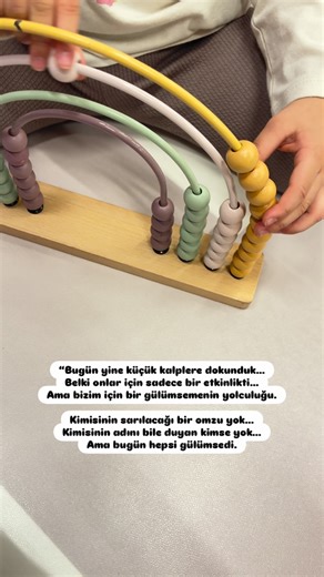 Sinem Özçiftçi on Instagram: "Kimisinin sarılacağı bir omzu yok… Kimisinin adını bile duyan kimse yok… Ama bugün hepsi gülümsedi.. #minikkalpler #evlat #keşfet"