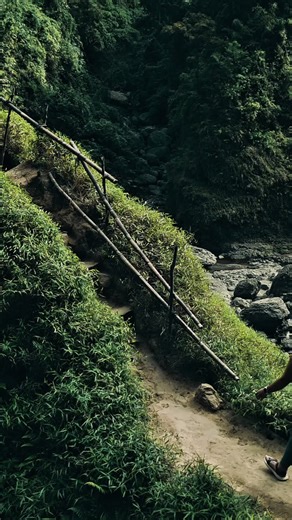 Exploring Aw-Asen Falls: A Hiking Adventure