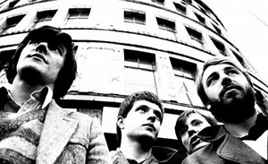 Bernard Sumner says Ian Curtis made "extreme music"