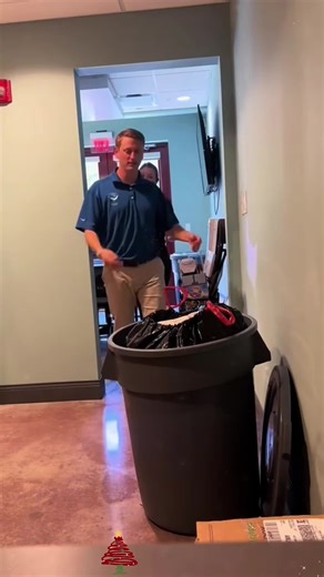 Hilarious reaction #garbagebag #reaction #funny #prank