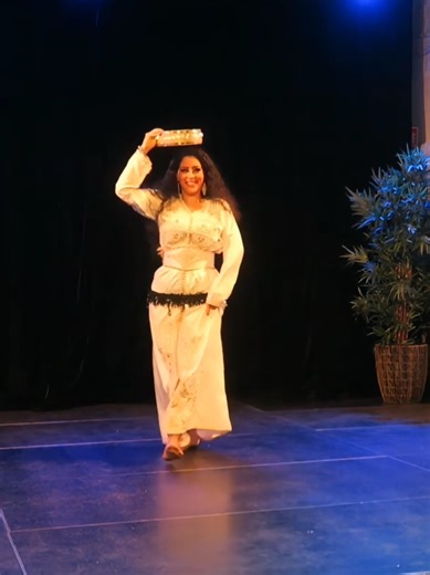 Experience the Rhythm of Moroccan Dance