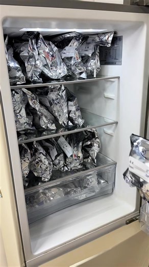 ️ Locks in Freshness: Made from thick aluminum foil, these bags...