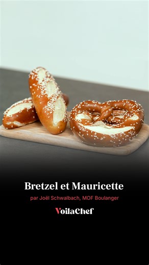 VoilaChef France | Cours en ligne • Pâtisserie • Boulangerie on Instagram: "🥨 Bretzels & Mauricettes par @joel.schwalbach ㅤ ㅤ Dorés à la perfection et façonnés selon la recette traditionnelle alsacienne, ces incontournables du fournil se déclinent en deux formes emblématiques, agrémentées de graines de sésame pour une touche de gourmandise et de croquant. ㅤ ㅤ 🎥 Découvrez le cours complet sur VoilaChef et apprenez à maîtriser la préparation, le façonnage, le trempage et la cuisson de ces pains 