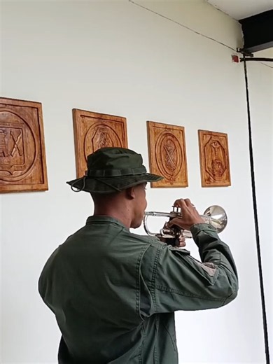 #CaribesPorVenezuela || El GD. Jorge De La Cruz Rivas Acosta, efectuó visita a nuestra unidad superior, donde sostuvo reunión con el personal profesional, transmitiendo los lineamientos establecido por el alto mando superior, y un mensaje de motivación, para seguir trabajando por nuestra #Venezuela.