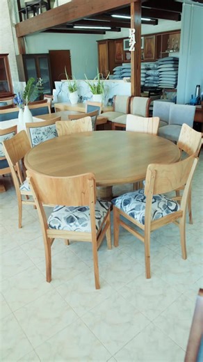 Una mesa con potencial 🤩 Es redonda y además extensible! Pasá por nuestro local y podrás apreciarla en toda su belleza | Decor Muebles