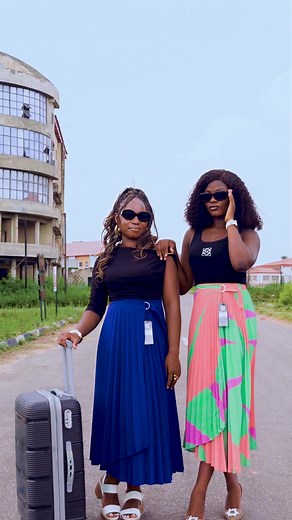 Wrap yourself with luxury! Don’t worry our wrap skirts are designed to flatter everybody type! The adjustable wrap design ensures a comfortable, customized fit that accentuates your curves. Whether you’re plus size or anywhere in between. Price:#43,000 #skirthaven #wrapskirt #luxuryfashion #confortablestyle #fashionforyou