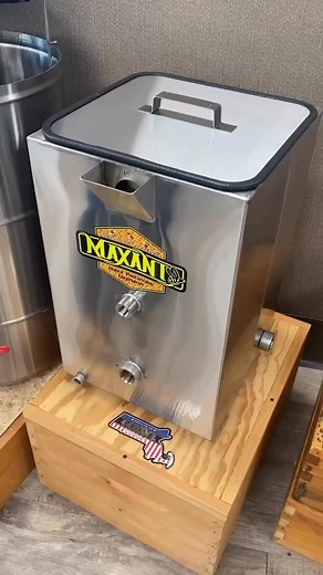 Trying to melt down clean wax? Take a look at our Model 6GT! 🇺🇸#waxmelter #beeswax #beeswaxcandle #honeybees #beesofinstagram #beekeepers #beekeepinglife #beekeepingequipment #madeinusa #madeinmassachusetts #devensma #stainlesssteel #noimports #bestintheindustry #beeswaxlanterns #beeswaxlipbalm #beeswaxwrap #beeswaxproducts #melter #maxant #americanownedandoperated #veteranowned #america #usa #fyp #foryoupage | Maxant Honey Processing Equipment